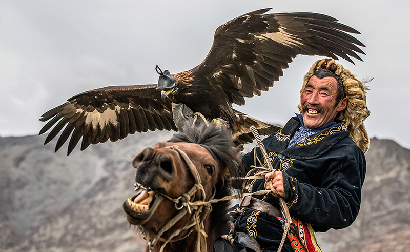 Eagle hunting tour in Altai Mountain Mongolia